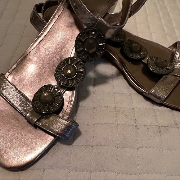 Enzo Angiolino platinum metallic snakeskin pattern sandals size 9.5 - Picture 1 of 8